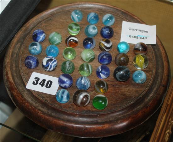 Solitaire board and Victorian marbles(-)